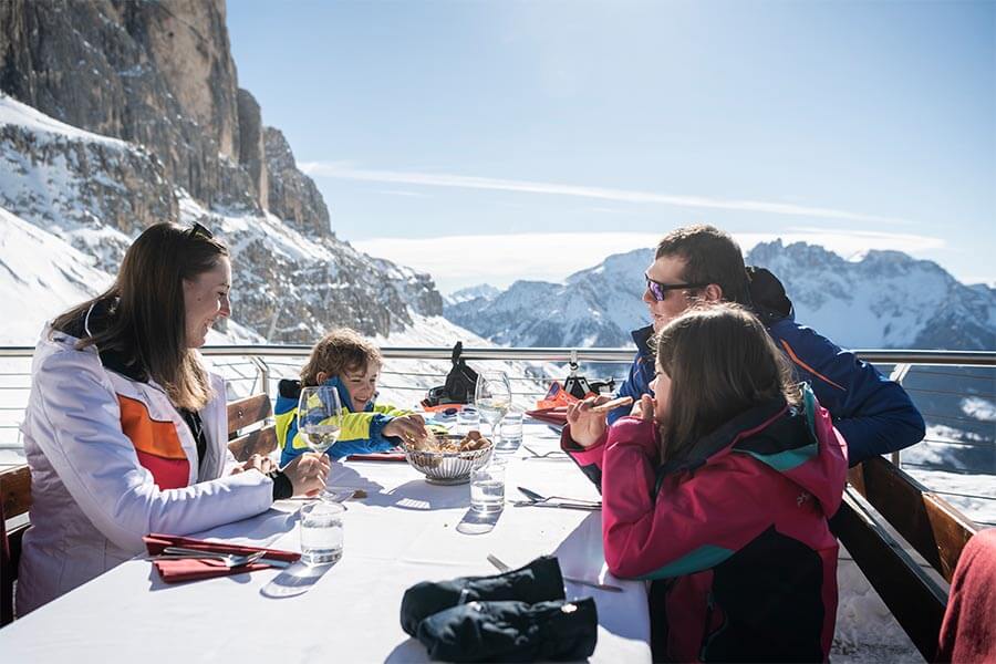 WINTER VACATIONS IN THE DOLOMITES - SKIING VACATIONS OBEREGGEN